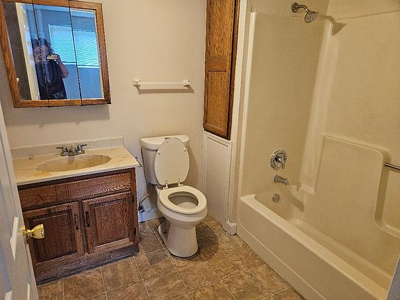 3rd image of 15 Muriel Ct APT M