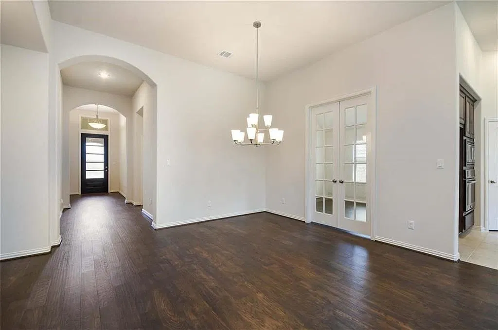 4 bed, 2.5 bath, 2231 sqft, $3,100 — Photo 3
