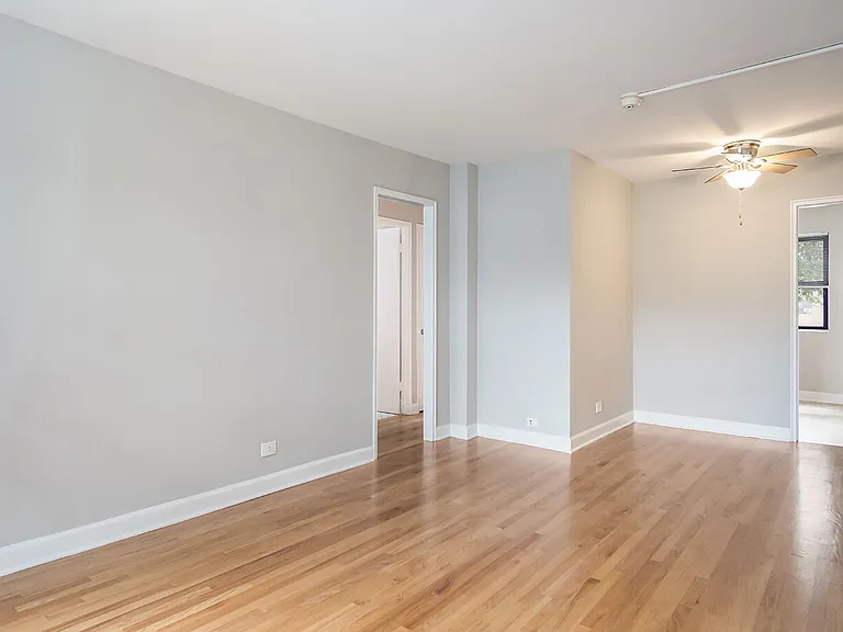 Elmhurst Terrace — Photo 14