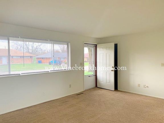 4th image of 5439 Barnard Dr