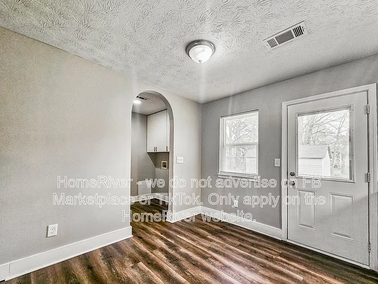 3006 Stanton Rd SE — Photo 5