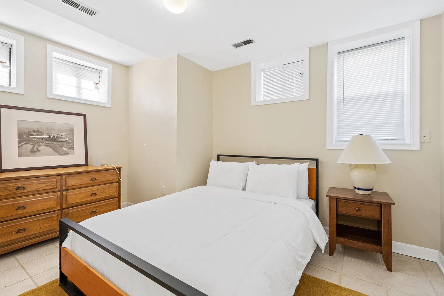 2 bed, 1.0 bath, 947 sqft, $3,755 — Photo 4