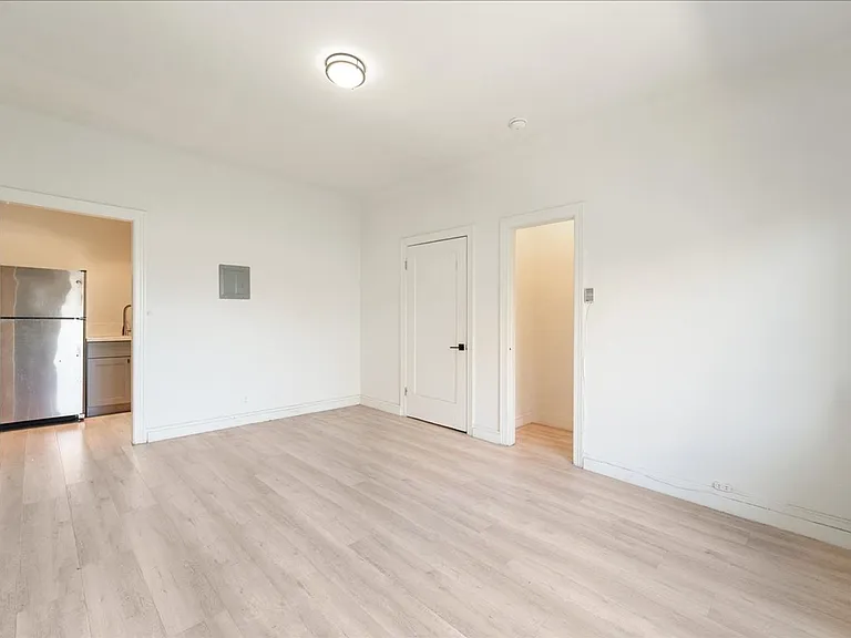 1475 W Adams Blvd #307 — Photo 2