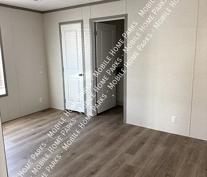 1460 Nutmeg St #R — Photo 6
