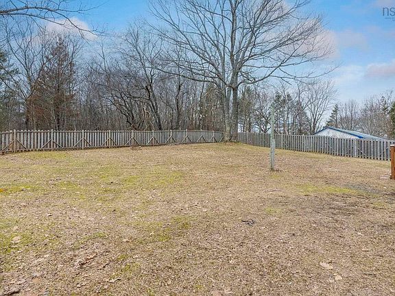 3rd image of 21 Clairmont Rd E