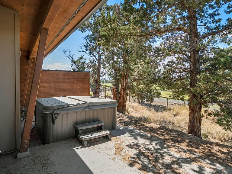 64144 Pioneer Loop — Photo 36