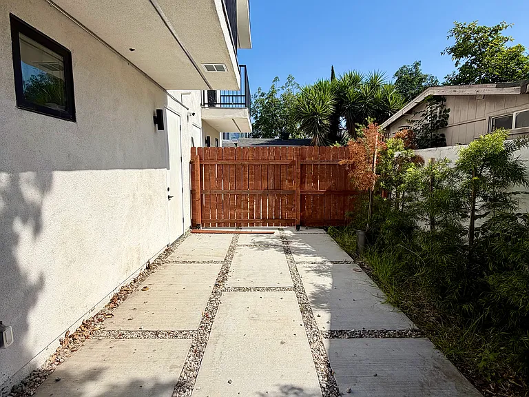 1053 Dewey Ave #2 — Photo 15
