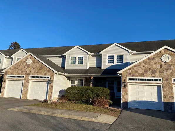 205 Lantern Court #205, Clinton, CT 06413