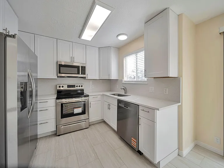 2255 W Red Robin Rd — Photo 5