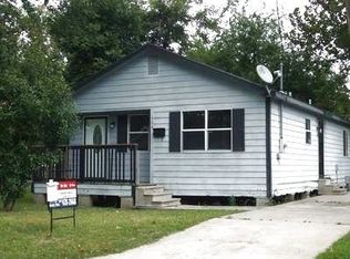 704 Pear St. Lk, Lake Charles, LA 70601