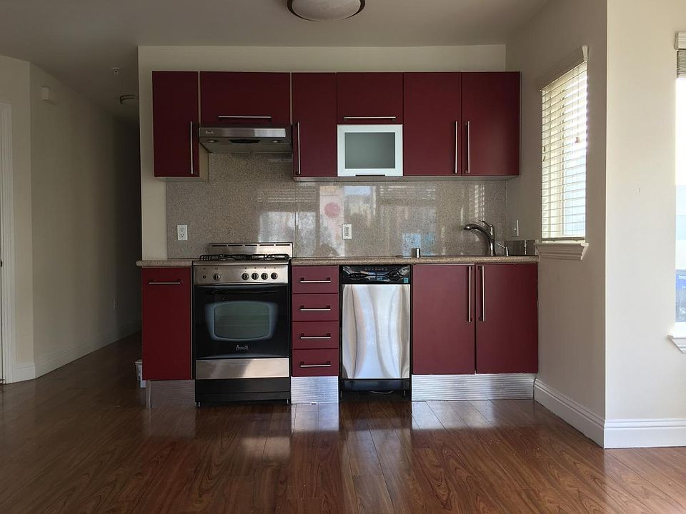 1st image of 168 Hyde St APT 302