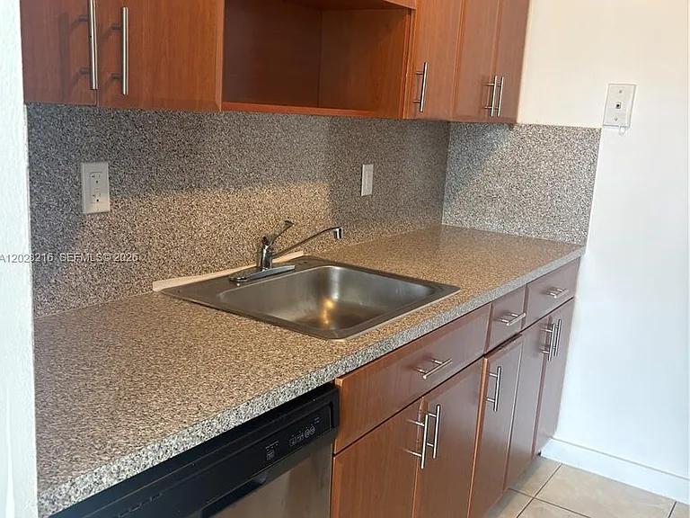 2000 NE 135th St #208 — Photo 2