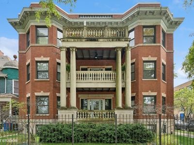1102 E 46th St APT 201, Chicago, IL, 60653