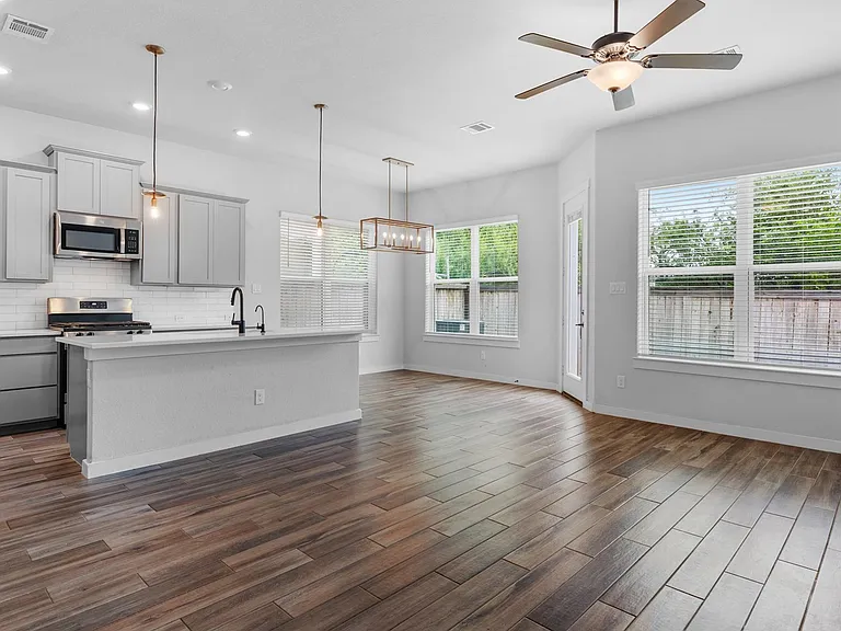 5843 Whitby Rd #17 — Photo 3