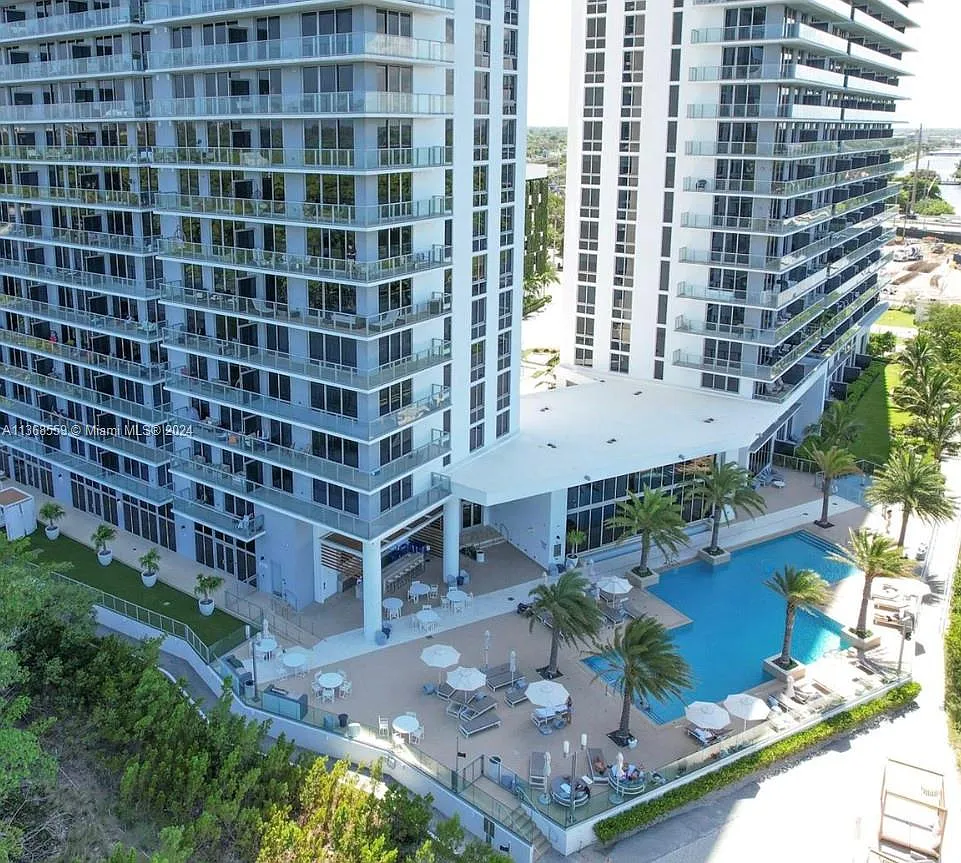 The Harbour South Condo — Photo 1
