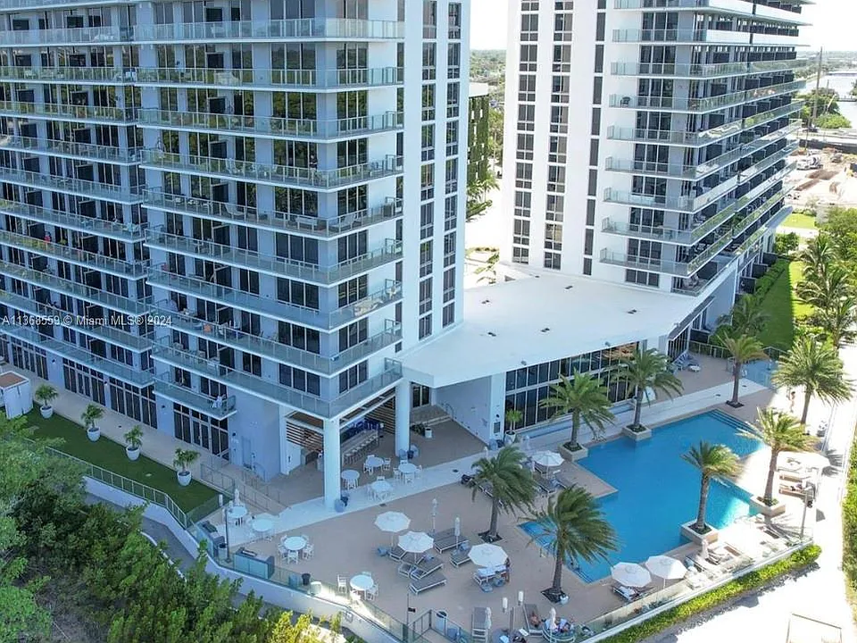 16385 Biscayne Blvd #7
