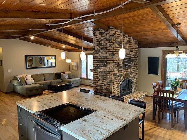 1st image of 9557 Woodridge Cir