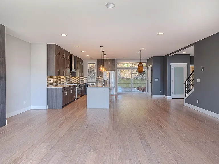 5028 Puget Blvd SW — Photo 8