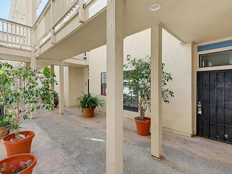 270 Dahlia Ave #9-1 — Photo 32