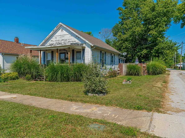 812 Burlington St, Lincoln, IL 62656
