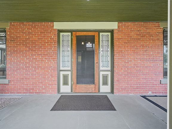 4th image of 204 S Chicago Ave