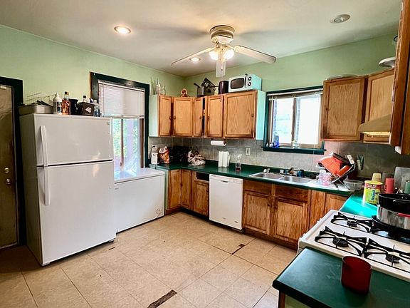 4th image of 8621 S Saginaw Ave
