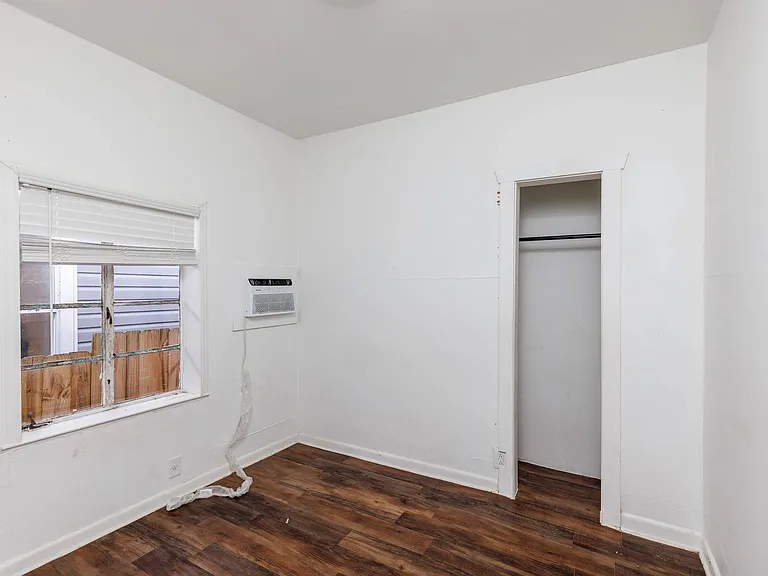 1306 Avenue R — Photo 12