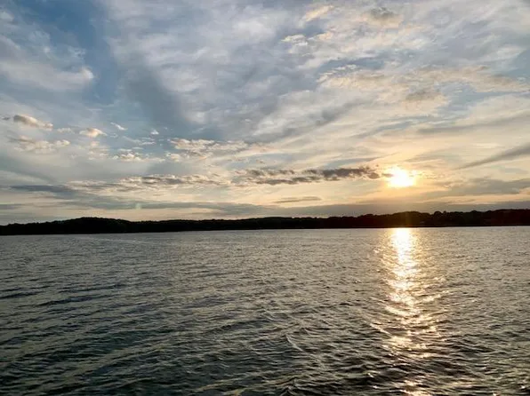 21 Shoreline Cir, Penhook, VA 24137