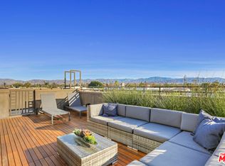 13117 W Victory Bl, Los Angeles, CA 91401