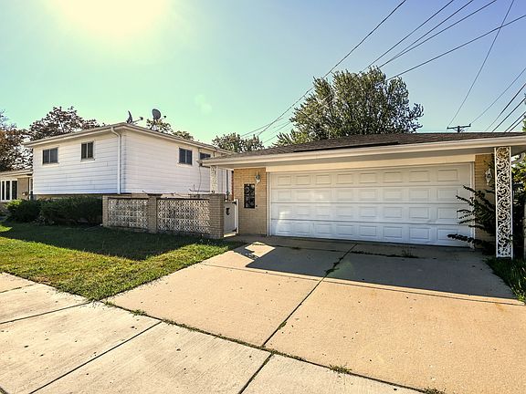 3rd image of 1704 Illinois St N