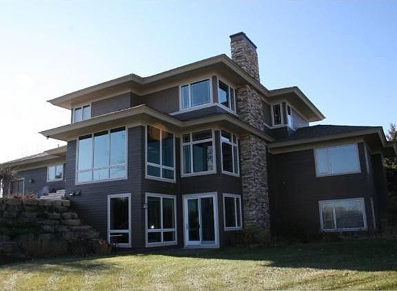 3rd image of 4670 McDonald Drive Pl N
