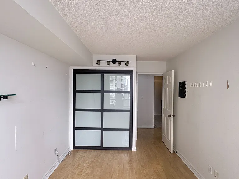35 Empress Ave #2008 — Photo 10