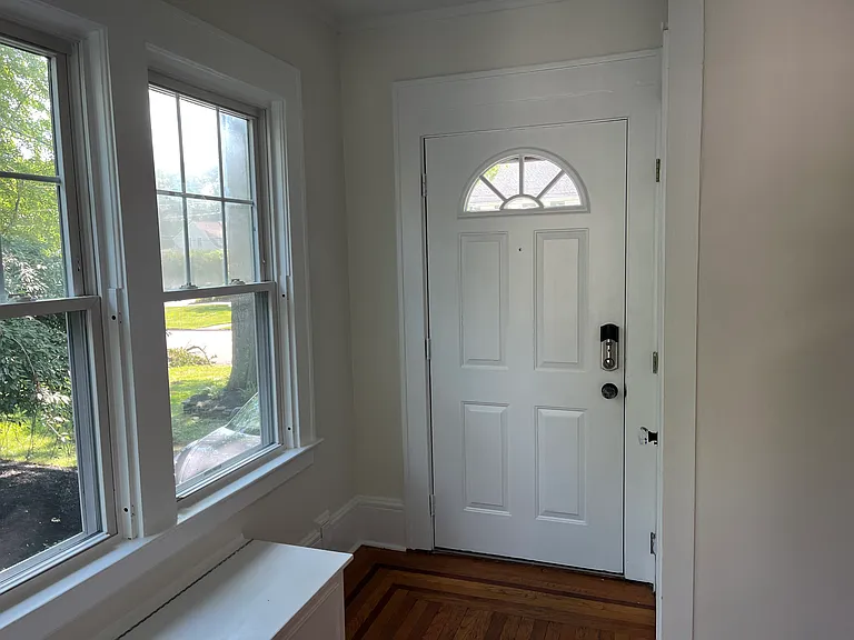 288 Seneca Pl — Photo 4