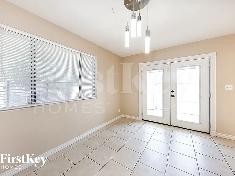 9044 N 52nd Dr — Photo 4