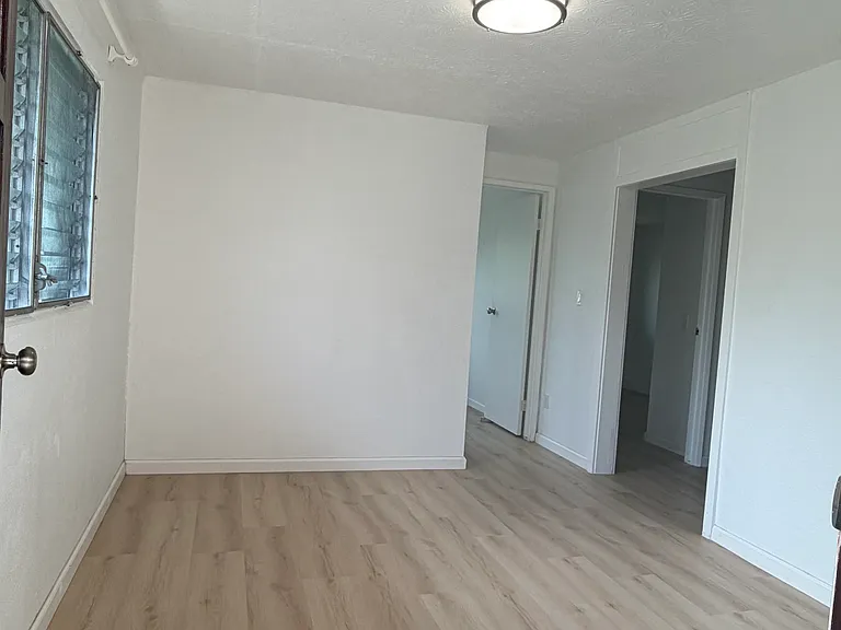2125 Hillcrest St — Photo 10