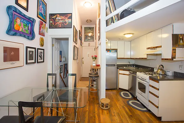 Sold by Townsley & Gay, LLC | media 19