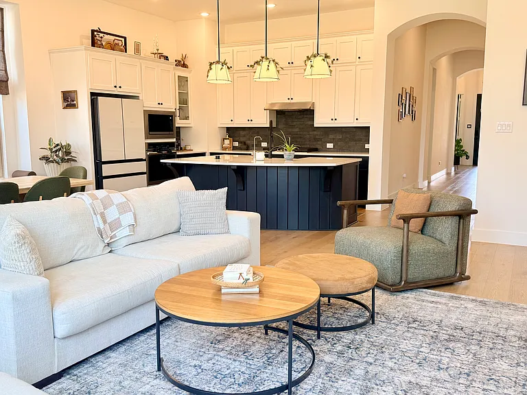 2433 Plumeria Ln — Photo 11