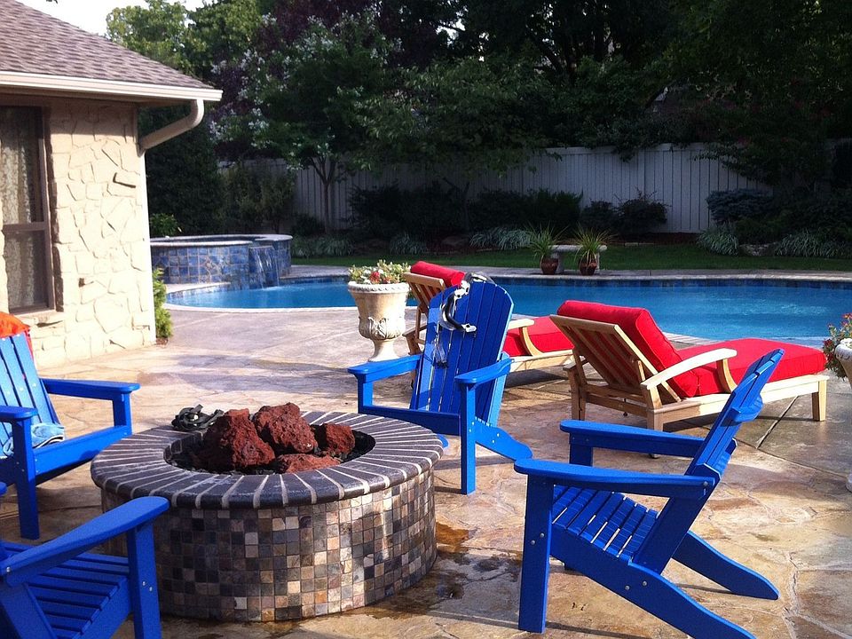 2nd image of 900 Oak Tree Dr