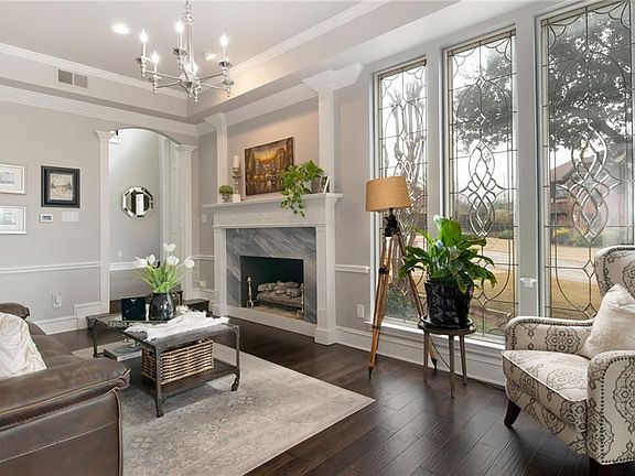 4th image of 310 Catesby Pl