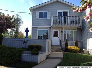 21 Sea Crest Ln, Staten Island, NY 10307