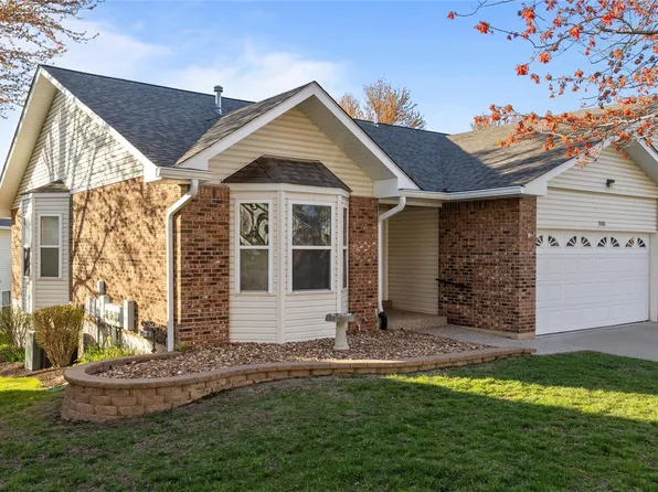 3068 Shady Oak Dr, Saint Charles, MO 63301