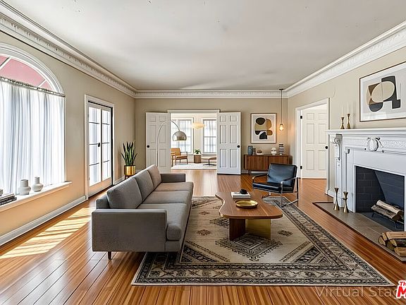 2nd image of 727 Crenshaw Blvd