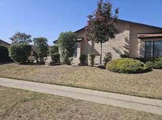 3839 E Hampton Way, Fresno, CA 93726