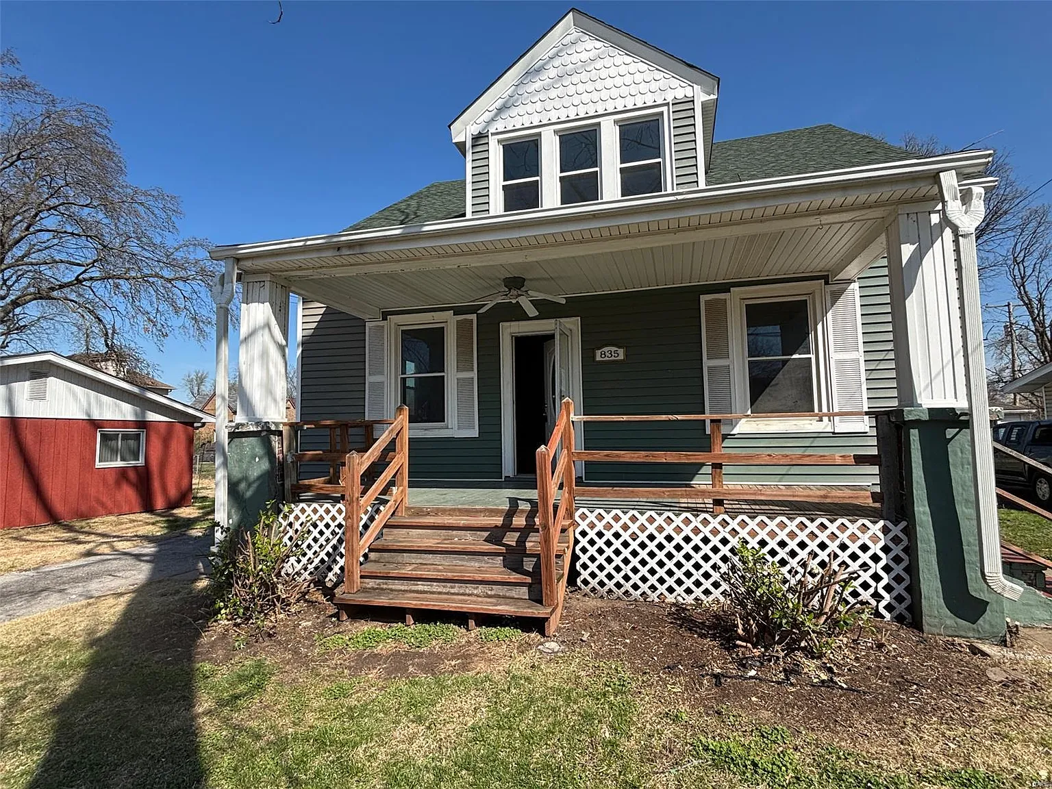835 Lewis Ave photo 1