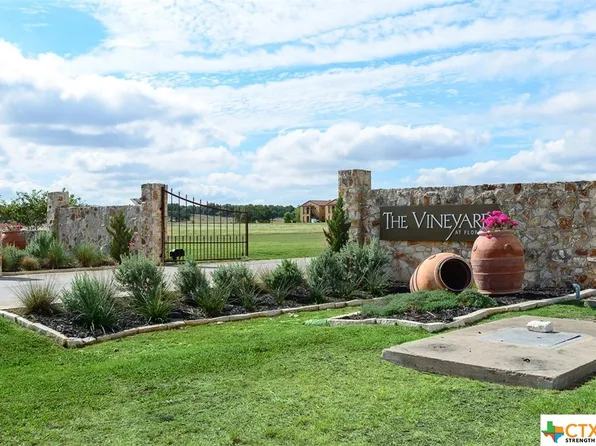 300 Via Francesco, Florence, TX 76527