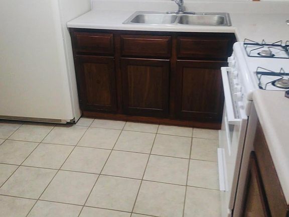 4th image of 212 E 13th St