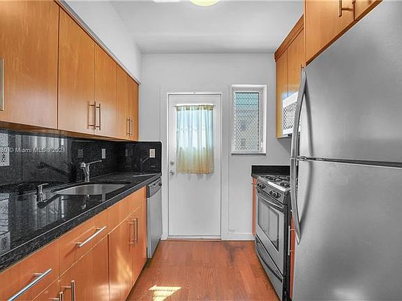 2nd image of 520 Euclid Ave APT 12