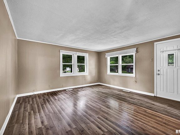 3rd image of 2119 N Northcrest Dr