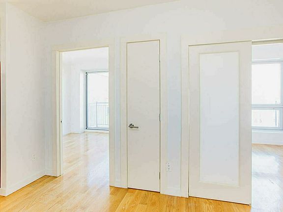 5th image of 25 Montrose Ave APT 506