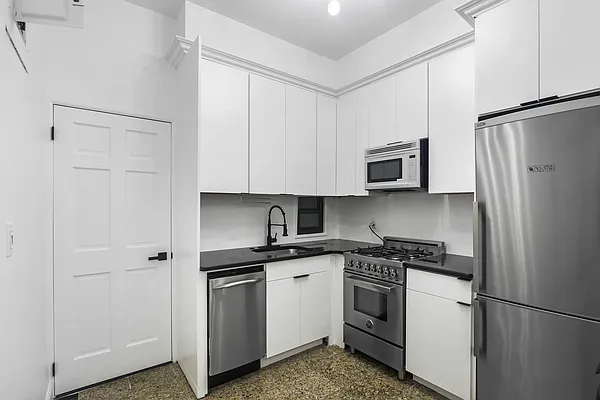 Rented by Compass | media 14